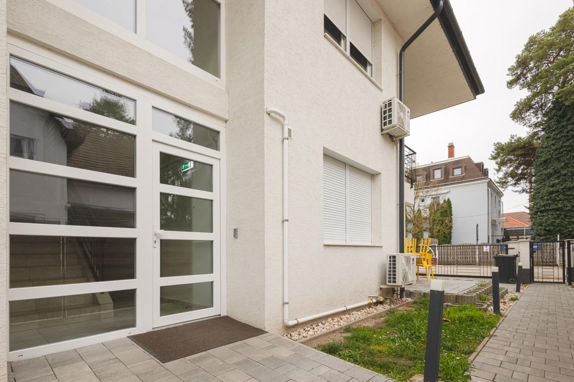 Vitorlas Wellness Apartman Siofok By Bltn Buitenkant foto